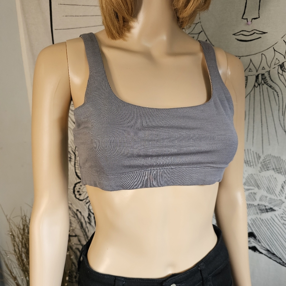 EUC VUORI Gray Ribbed Women's Sports Bra Sizr Medium